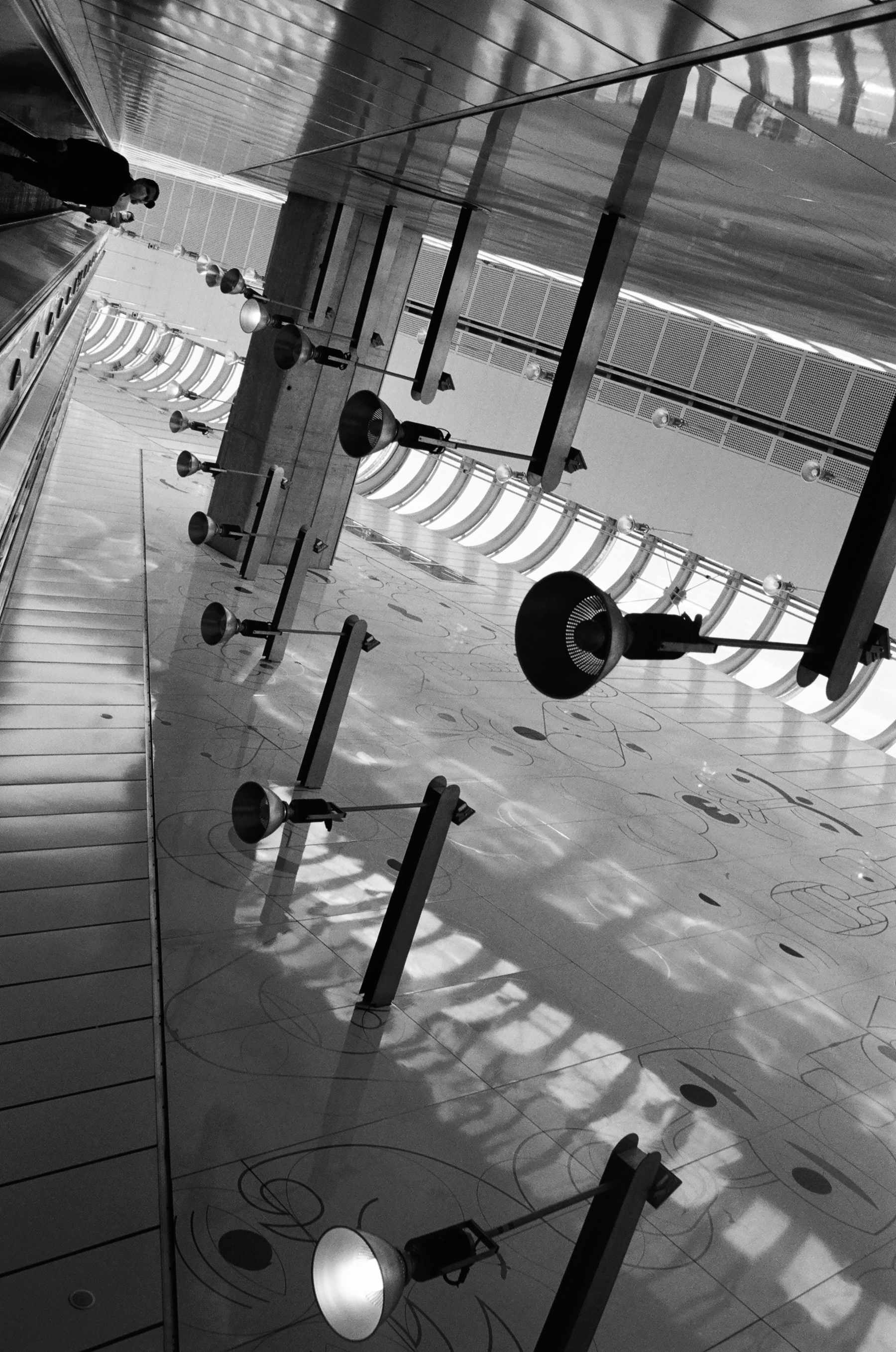 Yves Netzhammer - Gesichtsüberwachungsschnecken, U1 Altes Landgut, Wien